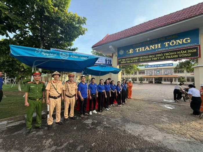 Công an tỉnh đã bố trí 405 cán bộ, chiến sĩ trực tiếp tham gia công tác đảm bảo an ninh, an toàn tại các điểm thi. Ảnh: Văn Ngọc