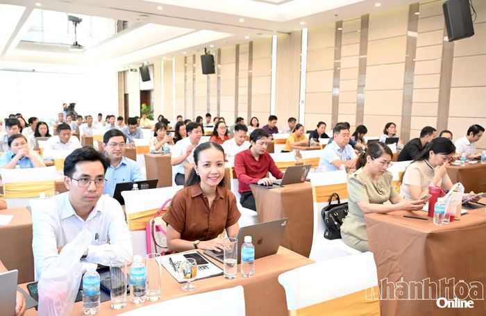 Các đại biểu tham dự hội nghị.