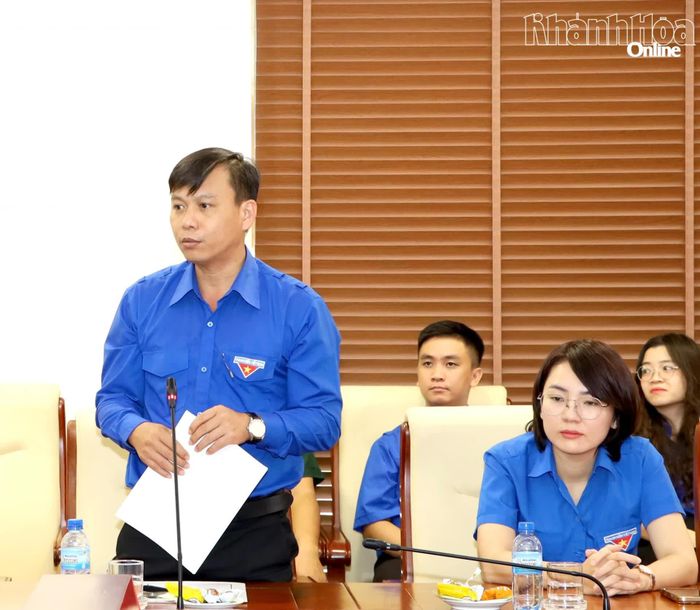 Lãnh đạo Đoàn Thanh niên Cộng sản Hồ Chí Minh tỉnh báo cáo về hoạt động của đoàn.