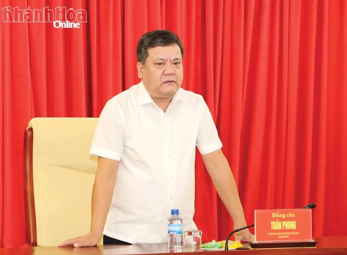 Bí thư Tỉnh ủy Trần Phong phát biểu tại buổi gặp mặt.