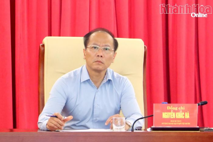 Đồng chí Nguyễn Khắc Hà chủ trì buổi làm việc.