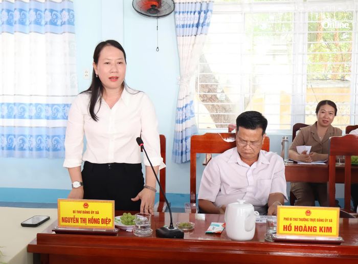 Bà Nguyễn Thị Hồng Điệp - Bí thư Đảng ủy, Chủ tịch HĐND xã Ninh Hải phát biểu tại lễ ký kết.