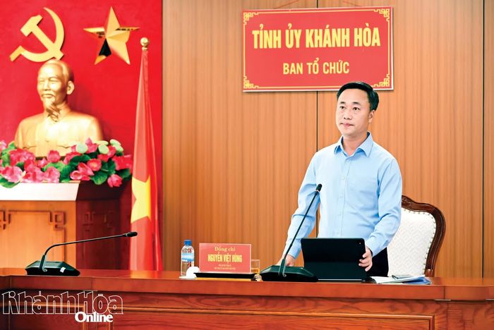 Đồng chí Nguyễn Việt Hùng phát biểu tại hội thảo.