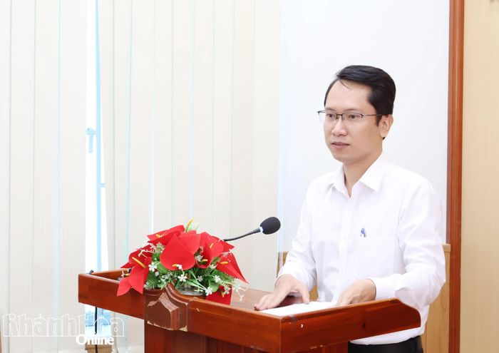 Ông Nguyễn Đức Nghĩa - Phó Bí thư Đảng ủy, Chủ tịch UBND xã Phước Hữu phát biểu tại lễ ký kết.