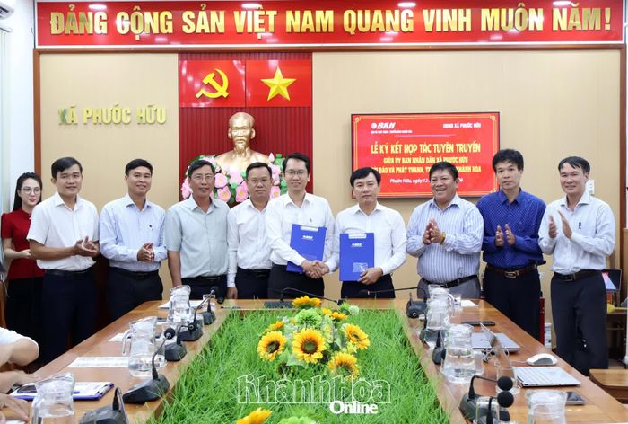 Hai đơn vị thực hiện ký kết hợp tác.