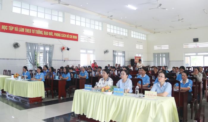 Các đại biểu tham dự hội nghị.