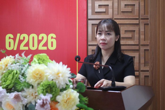 Đồng chí Đào Thị Thanh Nhàn - Phó trưởng Ban Thường trực Ban TG&amp;DV Tỉnh ủy phát biểu kết luận và định hướng công tác tuyên truyền tại điểm cầu Ban TG&amp;DV Tỉnh ủy.