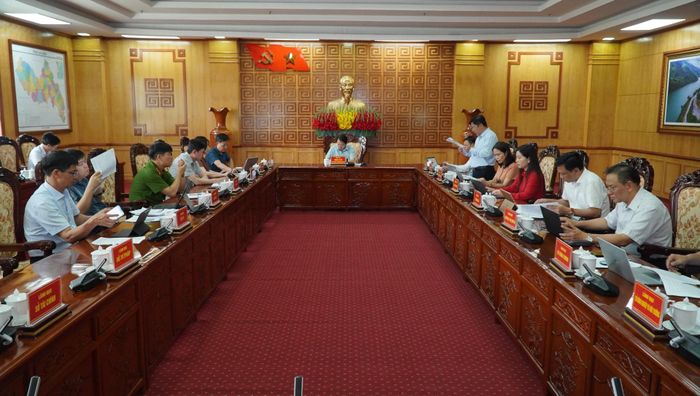 Quang cảnh cuộc họp.