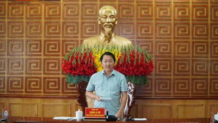 Đồng chí Sùng A Hồ - Phó Bí thư Tỉnh ủy, Trưởng Đoàn ĐBQH tỉnh, Trưởng BCĐ phát biểu kết luận cuộc họp.