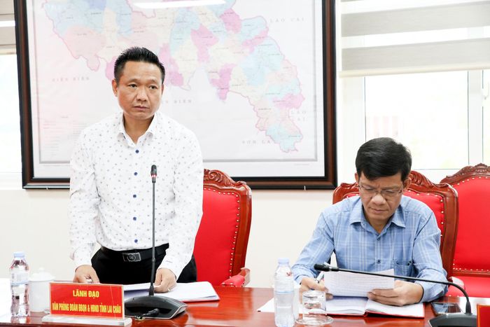 Lãnh đạo Văn phòng ĐBQH và HĐND tỉnh thông tin các nội dung Kỳ họp thứ tư HĐND tỉnh khóa XVI. 