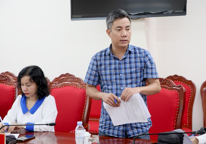 Lãnh đạo Phòng Thời sự, Báo và Phát thanh, Truyền hình Lai Châu phát biểu tại buổi họp báo. 
