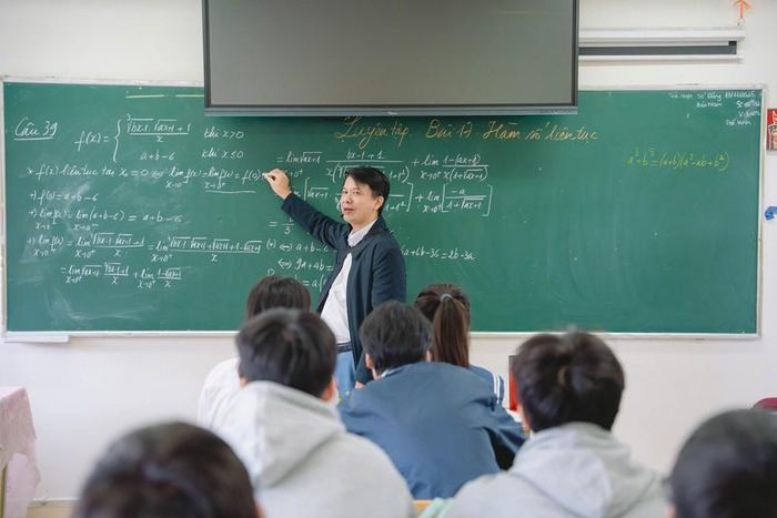 Thầy Phùng Duy Quang đánh giá cấu trúc đề thi năm nay được xây dựng khá hợp lý, bảo đảm sự cân đối giữa các mạch kiến thức quan trọng
