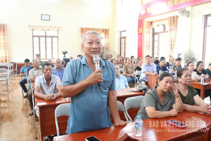 Cử tri thôn Suối Ngang 2 phát biểu ý kiến tại hội nghị