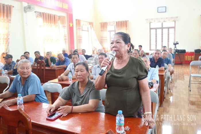 Cử tri thôn Keo phát biểu ý kiến tại hội nghị
