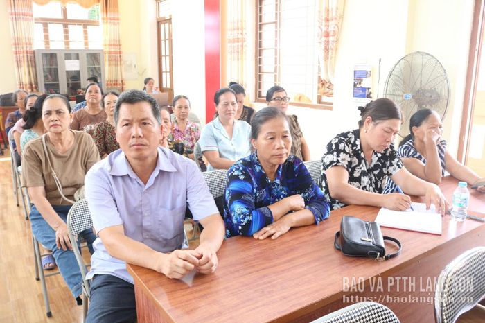 Các cử tri dự hội nghị