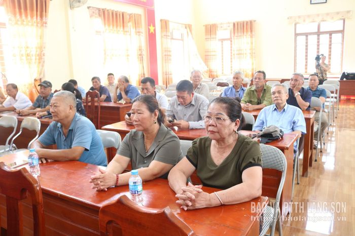Các cử tri dự hội nghị