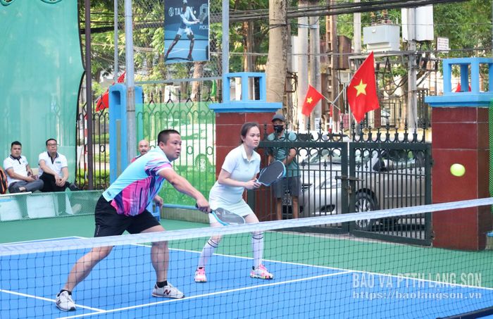 Các vận động viên thi đấu môn Pickleball