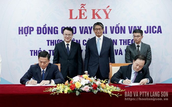 Lãnh đạo UBND tỉnh Lạng Sơn và đại diện Bộ Tài chính ký kết hợp đồng cho vay lại vốn vay JICA