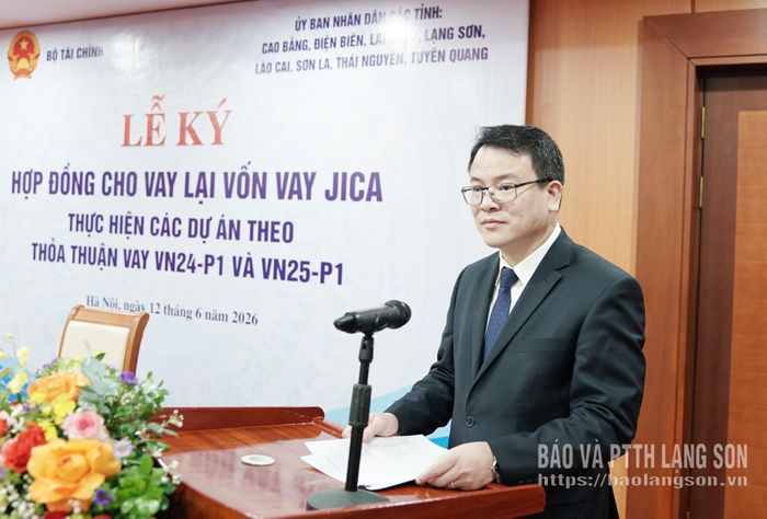 Thứ trưởng Bộ Tài chính Trần Quốc Phương phát biểu tại lễ ký kết