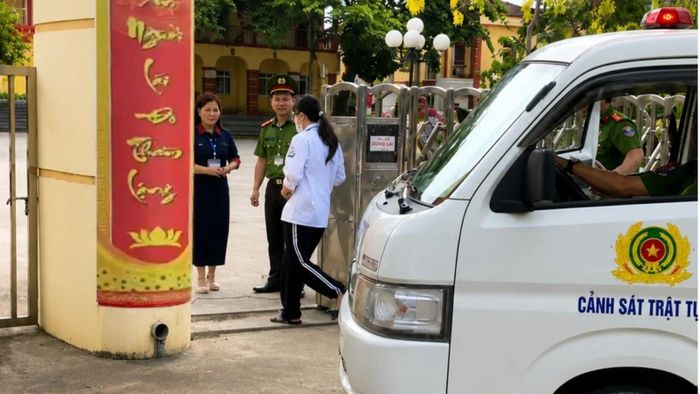 Nhờ được hỗ trợ kịp thời, thí sinh đã đến điểm thi an toàn, đúng giờ.