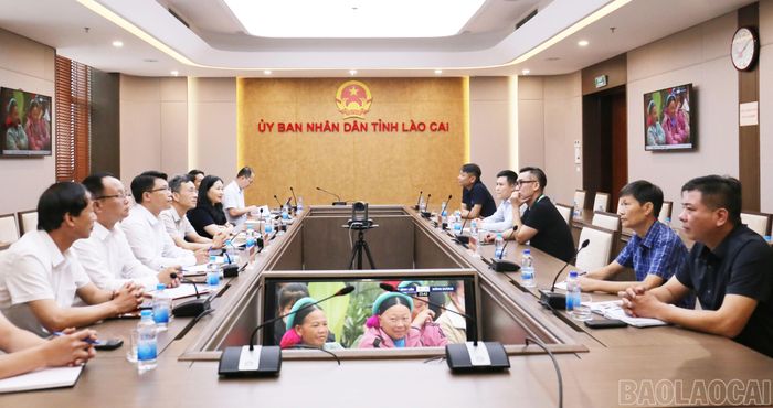 Quang cảnh buổi làm việc.