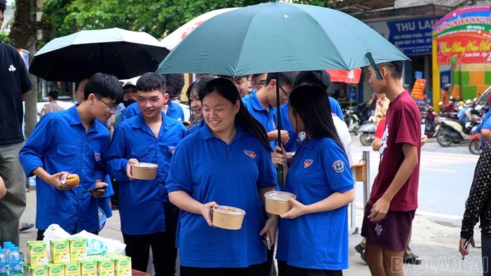 Các lực lượng tích cực "tiếp sức mùa thi".