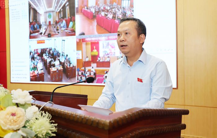Đồng chí Nguyễn Quốc Huy - Bí thư Đảng ủy, Chủ tịch HĐND phường Lào Cai, Tổ trưởng Tổ đại biểu số 09 HĐND tỉnh phát biểu tại hội nghị.