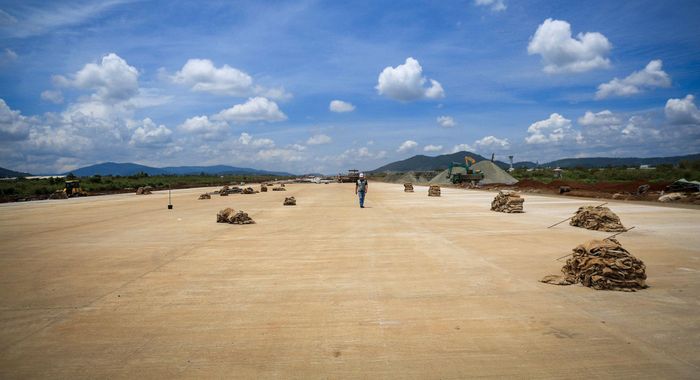 1,8 km đường cất hạ cánh đã hoàn thành