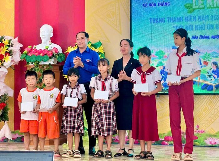 Nhiều hoạt động thiết thực được triển khai nhằm khuyến khích, động viên học sinh vươn lên trong học tập