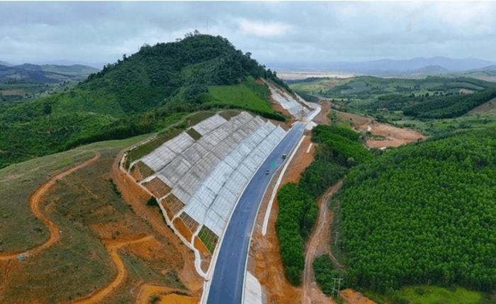 Dự án thành phần 3, thuộc tuyến cao tốc Khánh Hòa - Buôn Ma Thuột dự kiến hoàn thành trong năm 2026. Ảnh: Ngọc Hùng