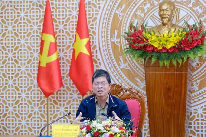 Đồng chí Nguyễn Hồng Hải, Phó Chủ tịch UBND tỉnh yêu cầu các nhà đầu tư khẩn trương hoàn thiện hồ sơ điều chỉnh chủ trương đầu tư, báo cáo nghiên cứu khả thi điều chỉnh theo các ý kiến góp ý của cơ quan chuyên môn