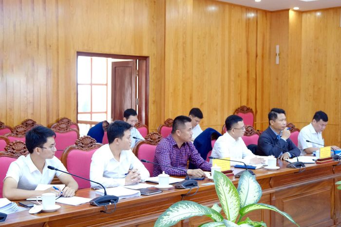 Đại diện lãnh đạo các cơ quan, đơn vị tham dự buổi làm việc