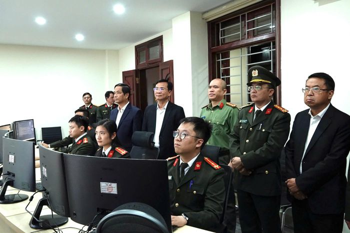 Lãnh đạo tỉnh Lâm Đồng tham quan Trung tâm giám sát An toàn, An ninh tập trung