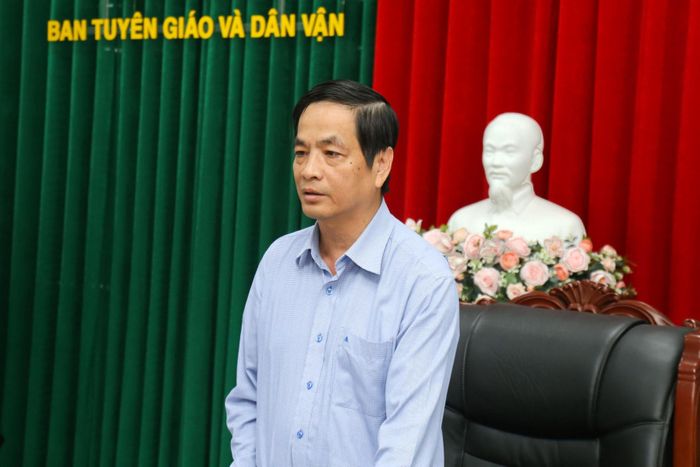 Đồng chí Võ Thanh Bình, Ủy viên Ban Thường vụ Tỉnh ủy, Trưởng Ban Tuyên giáo và Dân vận Tỉnh ủy Lâm Đồng phát biểu tại cuộc họp