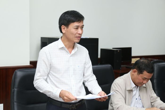 Đồng chí Nguyễn Văn Hải, Phó Giám đốc Báo và Phát thanh, Truyền hình Lâm Đồng, thành viên Ban Tổ chức hội thi phát biểu ý kiến tại cuộc họp