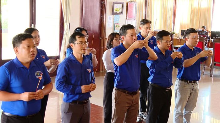 Đoàn Thanh niên các cơ quan Đảng tỉnh viếng Bác tại Bảo tàng Hồ Chí Minh Bình Thuận