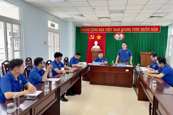 Quang cảnh buổi làm việc
