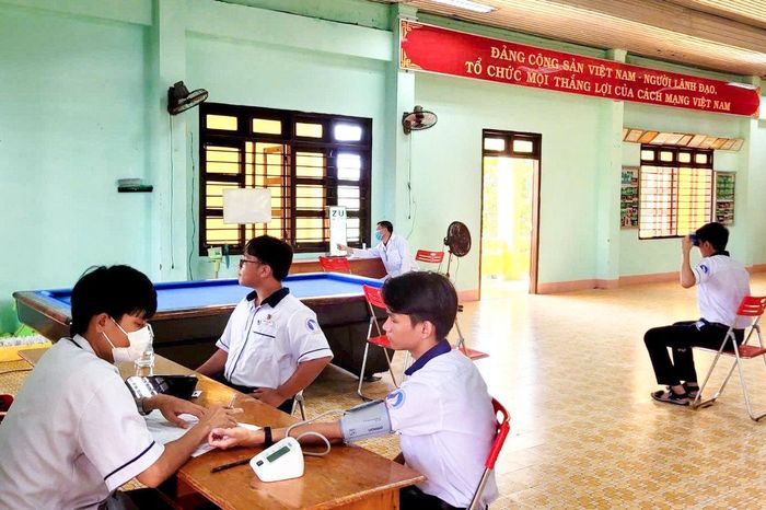 Khám sức khỏe cho học sinh