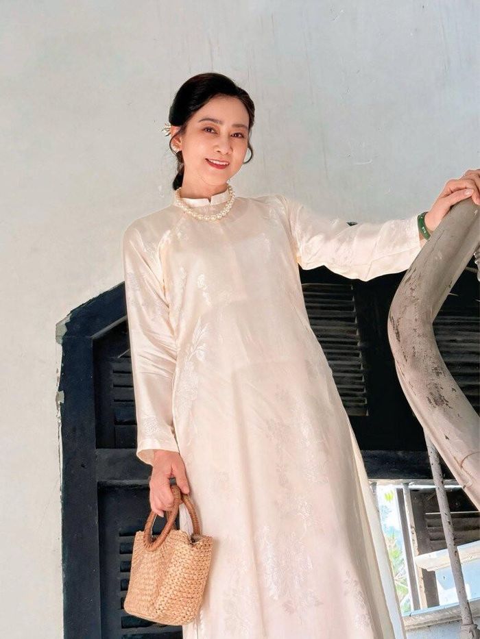 NSƯT Tuyết Thu từng có khoảng thời gian làm công nhân may trước khi nổi tiếng.