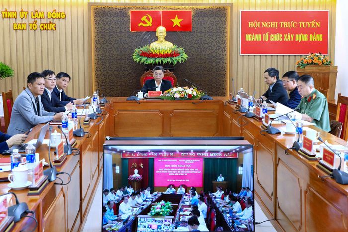 Các đại biểu dự và theo dõi hội thảo khoa học tại điểm cầu Lâm Đồng
