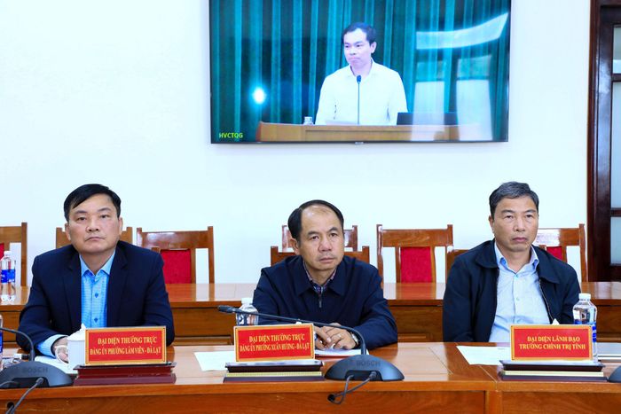 Lãnh đạo các đơn vị, địa phương của Lâm Đồng theo dõi phát biểu của lãnh đạo Trung ương tại hội thảo