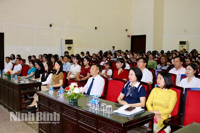 Các đại biểu dự chương trình tổng kết và trao giải Cuộc thi Đại sứ văn hóa đọc tỉnh Ninh Bình năm 2026.