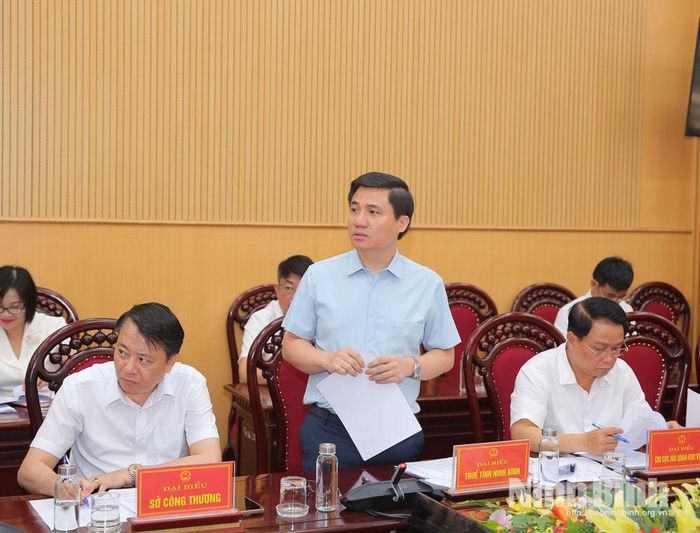 Lãnh đạo Thuế tỉnh Ninh Bình phát biểu tại hội nghị.