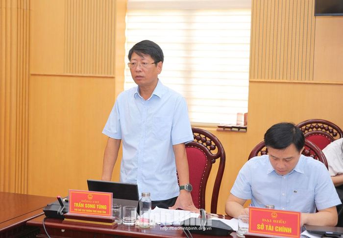 Đồng chí Trần Song Tùng, Ủy viên BTV Tỉnh ủy, Phó Chủ tịch Thường trực UBND tỉnh phát biểu tại hội nghị.