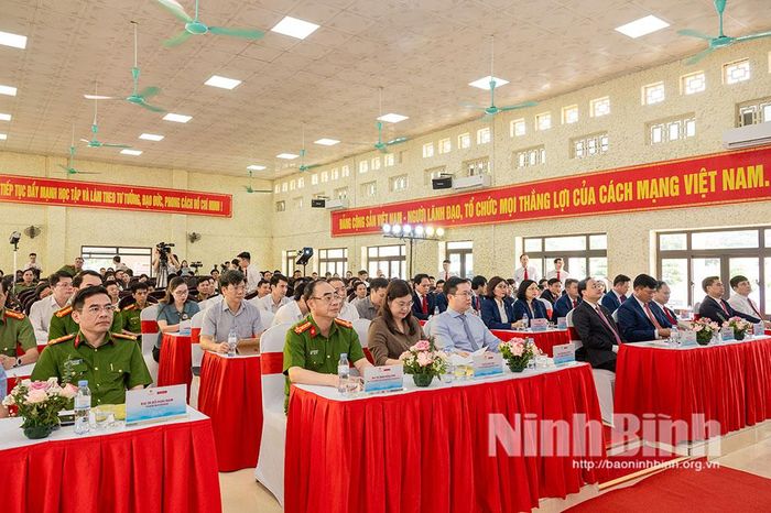 Các đại biểu tham dự lễ ra mắt.