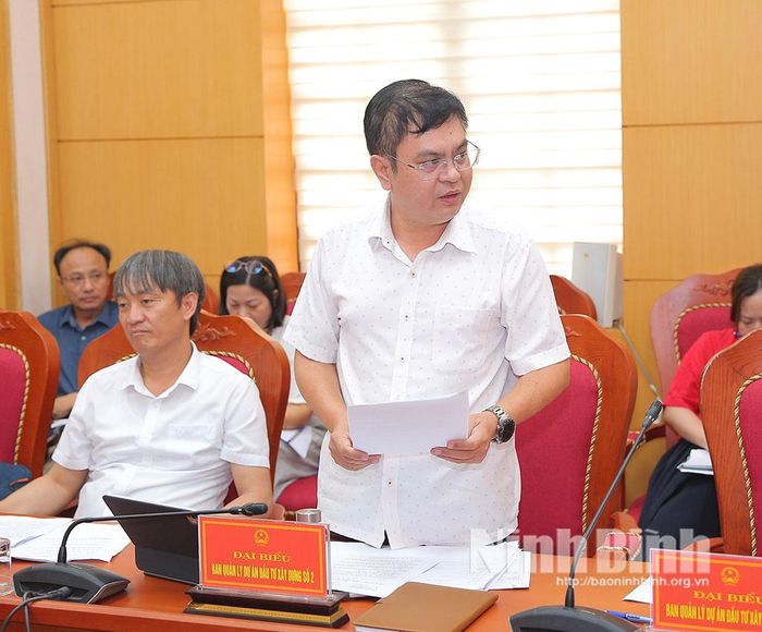 Lãnh đạo Ban Quản lý Dự án đầu tư xây dựng số 2 phát biểu tại hội nghị.