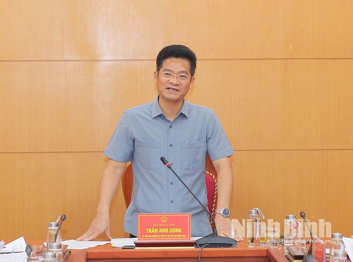 Đồng chí Trần Anh Dũng, Ủy viên Ban Thường vụ Tỉnh ủy, Phó Chủ tịch UBND tỉnh phát biểu kết luận hội nghị.