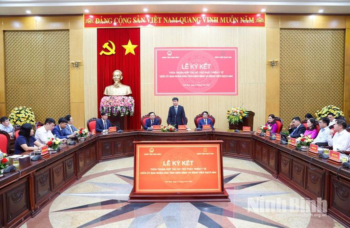 Quang cảnh lễ ký kết.
