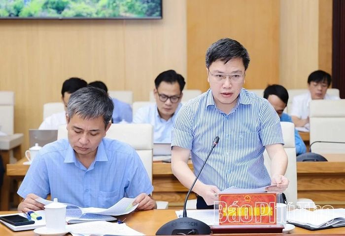 Lãnh đạo Sở Nông nghiệp và Môi trường báo cáo kết quả làm sạch dữ liệu đất đai.