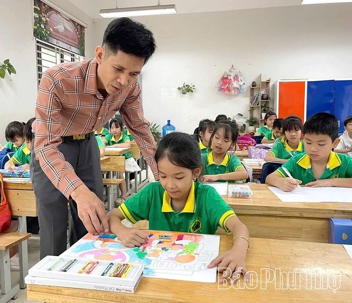 Em Trần Phương Linh, học sinh lớp 2E, Trường Tiểu học Trung Hà, xã Nguyệt Đức.